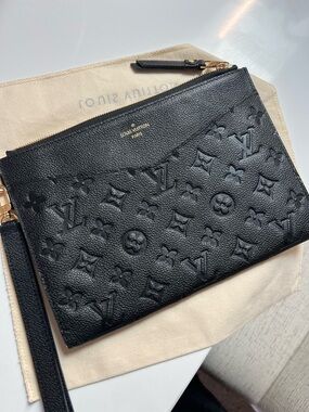 Louis Vuitton Melanie Pochette